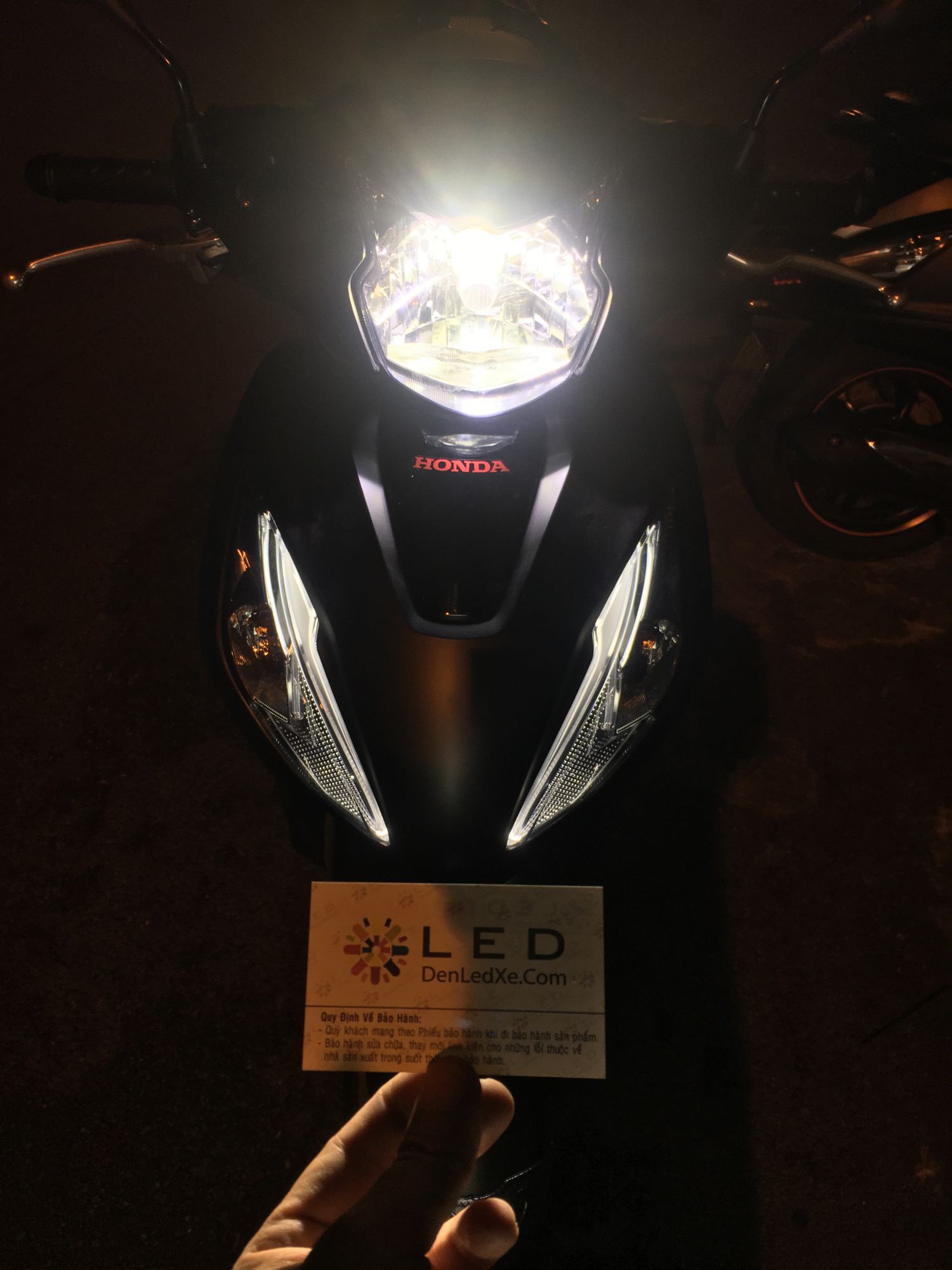 Giá bóng đèn pha xe Honda Vision - Thay đèn led Honda Vision