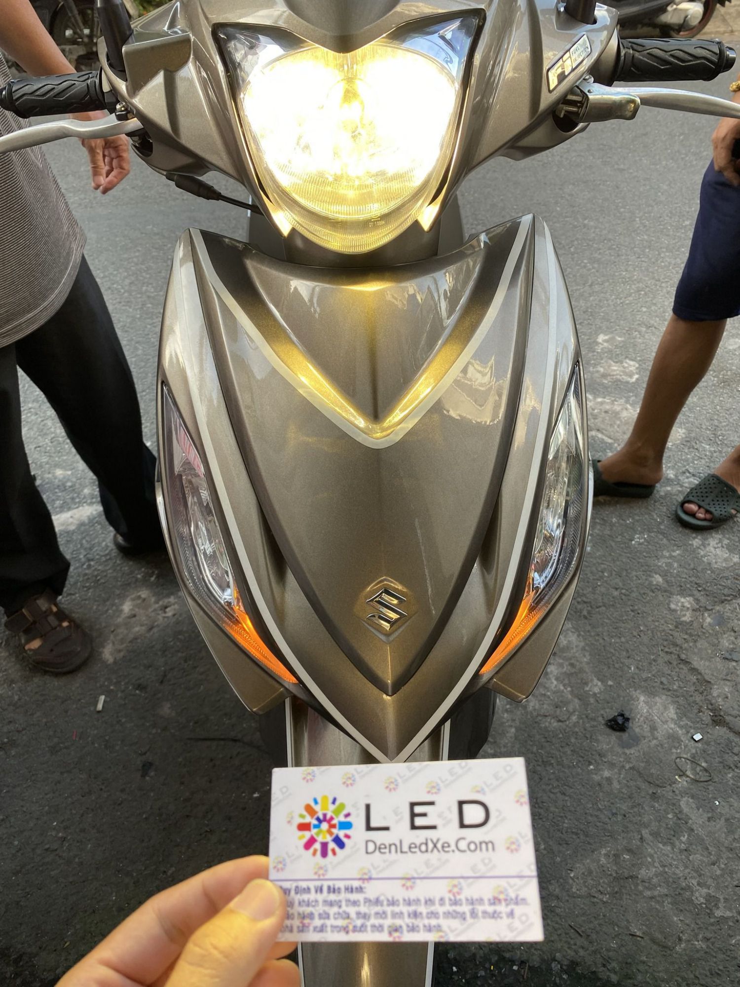 Thay Bóng Đèn Led Suzuki Address Siêu Sáng