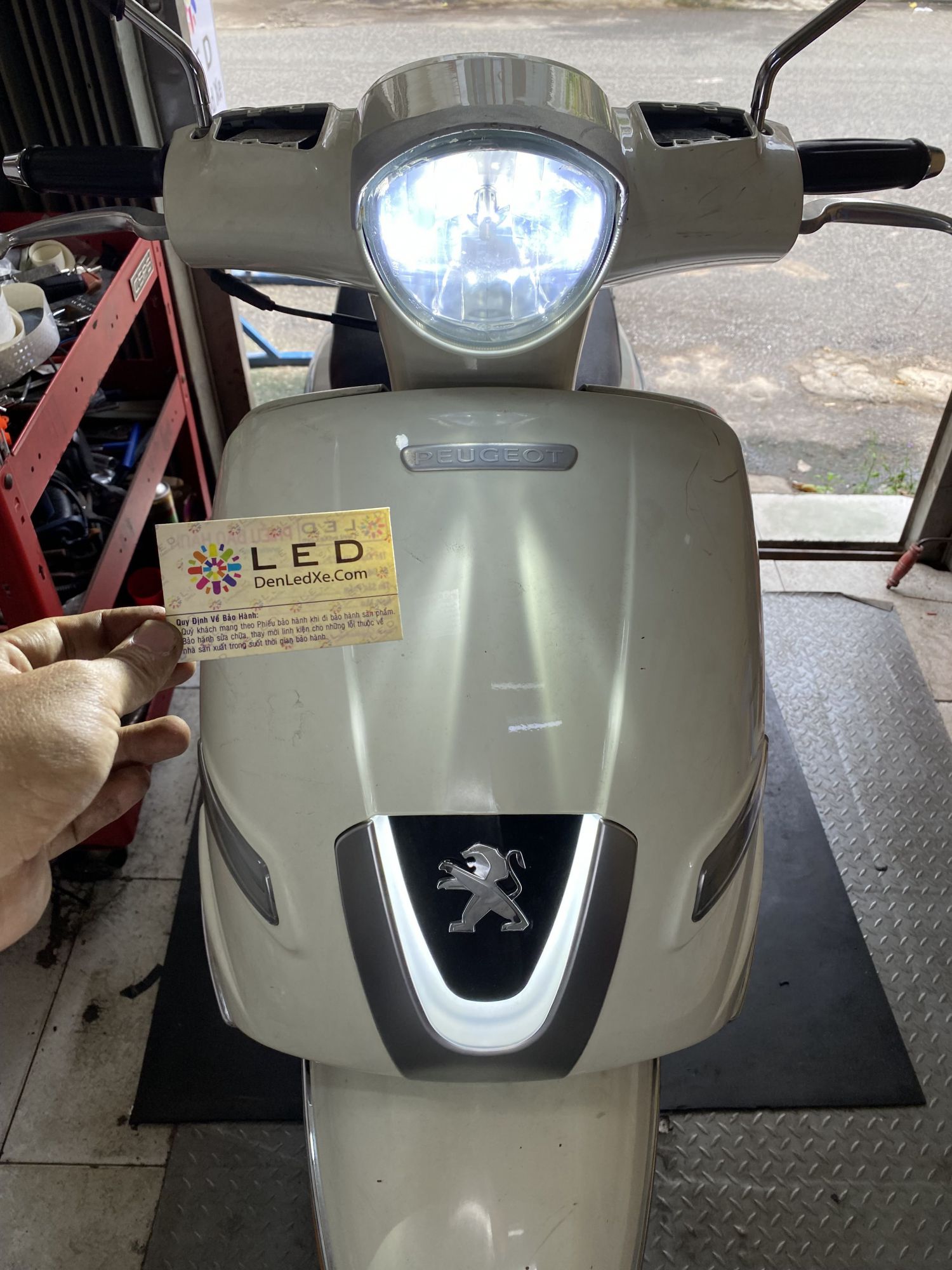 Peugeot Django thay Bóng Đèn Led Xe Siêu Sáng